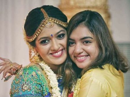 അമ്മയുടെ കല്യാണത്തിന് മകളെത്തി, മേഘ്‌നയെ കെട്ടിപ്പിടിച്ച് നസ്‌റിയ!!