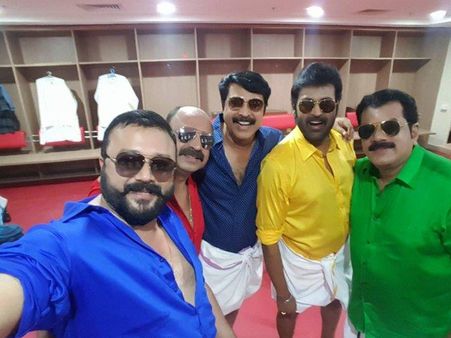 മമ്മൂട്ടിയുടെ അനുജന്‍മാര്‍! അമ്മമഴവില്ലിലെ കിടിലന്‍ ക്ലിക്കിന് പിന്നിലൊരു കഥയുണ്ട്, കാണൂ!