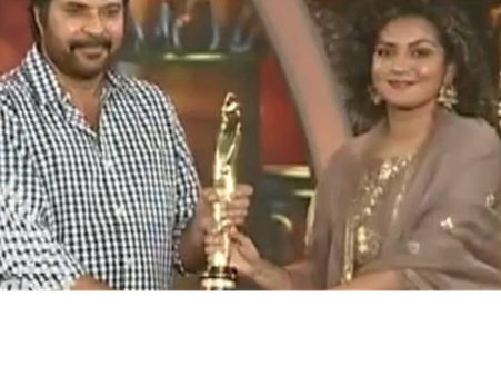 മമ്മൂട്ടിയുടെ കാലില്‍ തൊട്ട് വന്ദിച്ച് പാര്‍വതി, പുരസ്കാര വേദിയിലെ നാടകീയ രംഗങ്ങള്‍ വൈറല്‍, കാണൂ!