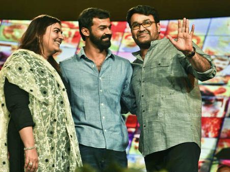 സുചിത്രയ്ക്കും മോഹന്‍ലാലിനുമൊപ്പം പ്രണവുമെത്തി, ആദ്യമായി ആദിയുടെ പരിപാടിയില്‍, അതും നൂറാം ദിനത്തില്‍