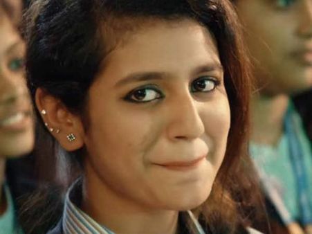 സംഭവം ആഡാറ് തന്നെ!! മാണിക്യ മലരായ പൂവിയുടെ ഓഫിഷ്യൽ റിമിക്സ് വീഡിയോ പുറത്ത്