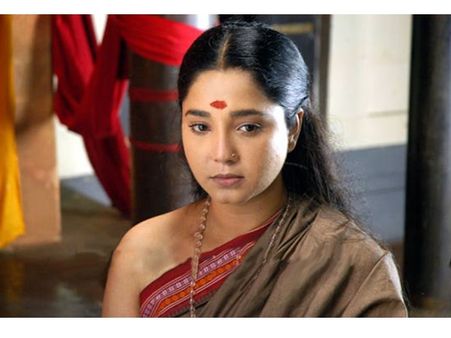 റോജ കണ്ട് ഞാന്‍ എന്നെ തന്നെ ചെരിപ്പു കൊണ്ടടിച്ചു! തനിക്കുണ്ടായ ആ വലിയ നഷ്ടത്തെക്കുറിച്ച് ഐശ്വര്യ