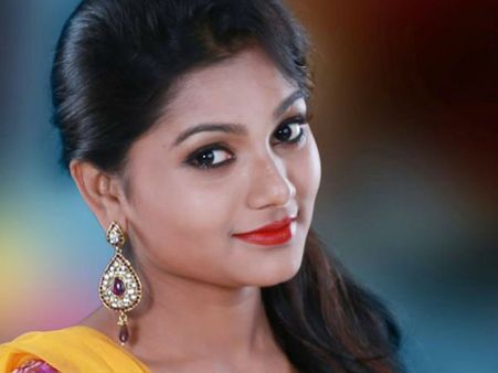 ഈ ഒരൊറ്റ കാര്യത്തില്‍ മാറ്റം വരുത്തൂ, ബിഗ് ബോസിന് മുന്നില്‍ താരപുത്രിയുടെ അഭ്യര്‍ത്ഥന!