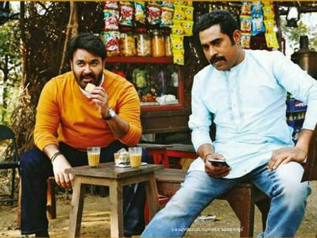 മെന്‍റലാണെന്നറിയാം, മെന്‍റലിസ്റ്റാണെന്നറിഞ്ഞില്ല, സുരാജിനെ പഞ്ഞിക്കിട്ട് മോഹന്‍ലാല്‍, വീഡിയോ കാണാം!