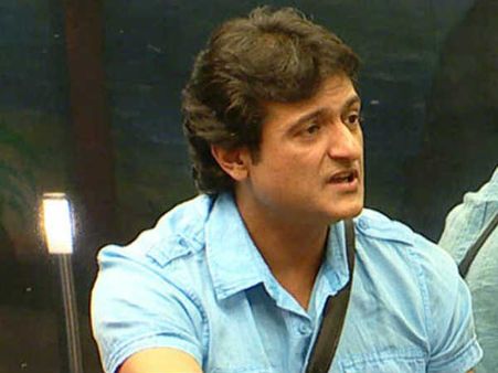 കാമുകിയ്ക്ക് നേരെ ക്രൂര മർദനം!! പ്രമുഖ ബോളിവുഡ് നടനെതിരെ പോലീസ് കേസെടുത്തു