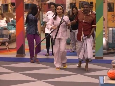 ശ്വേത എന്തിനാണപ്പാ വന്നത്? ബിഗ് ബോസിലെ ആദ്യത്തെ ക്യാപ്റ്റനോട് അരിസ്റ്റോ സുരേഷിന്റെ കിടിലന്‍ ചോദ്യം!