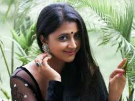 തന്നോടൊപ്പം അഭിനയിക്കാൻ സ്റ്റൂൾ ഉപയോഗിച്ചു! പൊക്കമൊരു പ്രശ്നമായിരുന്നു, ആ നടനെക്കുറിച്ച് കനിഹ