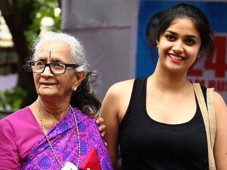 പ്രണയിക്കാൻ പ്രായം പ്രശ്നമാണോ!! കീർത്തിയുടെ മുത്തശ്ശി പറയുന്നത് കേൾക്കൂ, മുത്തശ്ശി സൂപ്പറാണ്