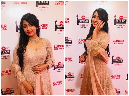 നവ്യ നായര്‍ എന്നും സുന്ദരിയാണ്! ഫിലിംഫെയറില്‍ മോഡേണ്‍ ലുക്കില്‍ തിളങ്ങി താരം!!