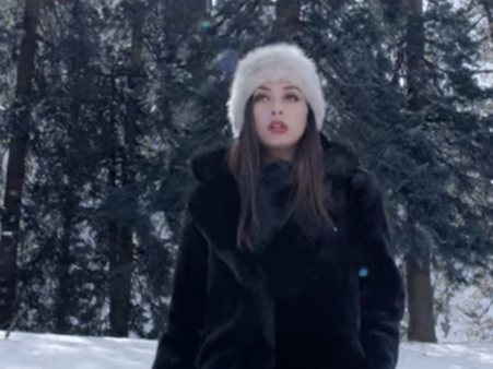 സ്റ്റൈലൻ ഗെറ്റപ്പിൽ പേളിമാണി!! ഹോളിവുഡ് ചിത്രം ഹു’വിലെ ഗാനം പുറത്ത്, വീഡിയോ കാണാം