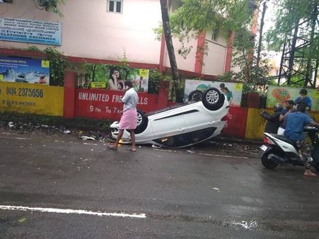 നടി മേഘാ മാത്യു സഞ്ചരിച്ചിരുന്ന കാര്‍ അപകടത്തില്‍ പെട്ടു