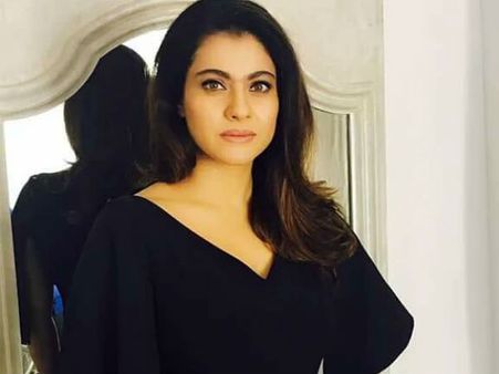 ബാലന്‍സ് കിട്ടിയില്ല! മാളില്‍ നിന്ന് തെന്നിവീണ് കജോള്‍! വീഡിയോ വൈറല്‍! കാണൂ