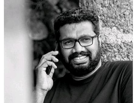 'എന്റെ മെഴുതിരി അത്താഴങ്ങള്‍', ഈ കഥയ്ക്ക് ഇതല്ലാതെ അനുയോജ്യമായ മറ്റൊരു പേരില്ല: സൂരജ് തോമസ്