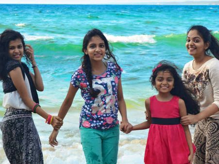അനിയത്തിയുടെ സ്കൂളിൽ പോയ അഹാനയ്ക്ക് കിട്ടിയത് സൂപ്പർ പണി!! വീഡിയോ കാണാം