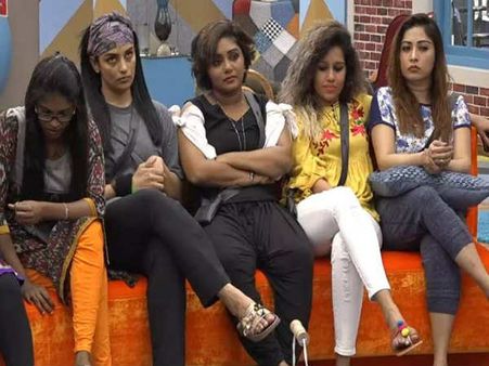 ഹിമയുടെ യുദ്ധം ഇനി പുറത്തുനിന്ന്! ബിഗ് ബോസില്‍ നിന്നും താരം പുറത്തായതിന് പിന്നിലെ കാരണം? കാണൂ!