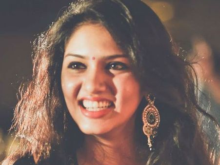 തെലുങ്കില്‍ ഗായത്രി സുരേഷ് ഒരു 'കുഴപ്പക്കാരിയായ' പെണ്‍കുട്ടിയാണ്!!