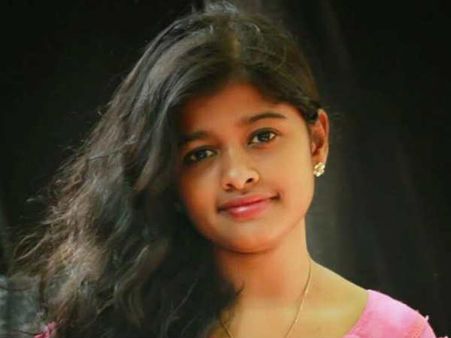 ഹനാൻ ഒരു സംഭവമാണ് മക്കളേ!! വൈകി പോയി തിരിച്ചറിയാൻ, ഇപ്പോൾ മലയാളികൾ പാടുന്നത് ഈ പാട്ട്...