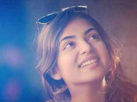 റോഷനോടൊപ്പം ആടിപ്പാടി നസ്രിയ!! കൂടെയിലെ പറന്നേ വീഡിയോ ഗാനം പുറത്ത്, കാണൂ