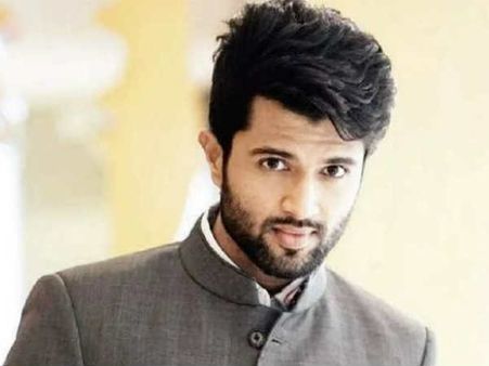 വിജയുടെ വേഷം കണ്ട് ഞെട്ടി!! ആരാധകർക്ക് ഇങ്ങനേയും സർപ്രൈസ് നൽകാമോ... കാണൂ