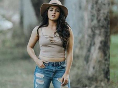 കുഴപ്പക്കാരെ മലർത്തിയടിച്ച ആളാണോ ഇത്!! വാമിഖ ആകെ മാറിപ്പോയി, താരത്തിന്റെ ഹോട്ട് ഫോട്ടോ വൈറൽ