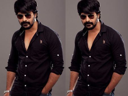 ശ്രീനിയുടെ പൊയ്മുഖം അഴിഞ്ഞുവീഴുന്നു? മെയില്‍ ഷോവനിസവും ഏഷണിയുമൊക്കെ പരസ്യമാവുന്നു?