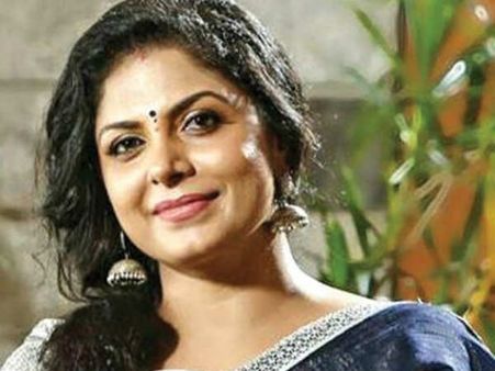 ഇപ്പോൾ ആവശ്യം സാധനങ്ങളല്ല.....! പ്രവാസി മലയാളികളോട് അപേക്ഷയുമായി നടി ആശാ ശരത്ത്