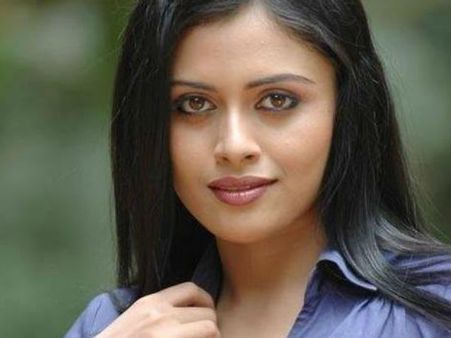 കഴിഞ്ഞത് കഴിഞ്ഞു, ധന്യ മേരി വർഗ്ഗീസ് ക്യാമറയ്ക്ക് മുന്നിലേക്ക് തിരിച്ചുവരുന്നു!!