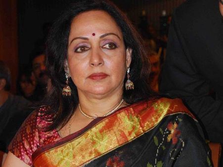 25 തവണ വാജ്‌പേയ് ആ സിനിമ കണ്ടു! നേരില്‍ കണ്ടപ്പോള്‍ സംസാരിക്കാന്‍ മടിച്ചുവെന്ന് ഹേമ മാലിനി!