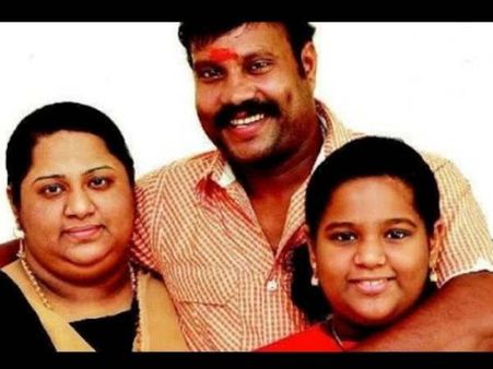 സൺ ഷെയ്ഡിൽ കഴിഞ്ഞത് മൂന്ന് ദിവസം!! ജലം പോലും ലഭിച്ചില്ല, ദുരന്ത ജീവിതത്തെ കുറിച്ച് മണിയുടെ ഭാര്യയും