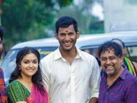 കീര്‍ത്തി സുരേഷിന് പിന്നാലെ വിശാലും ലിംഗുസ്വാമിയും, ശണ്ടക്കോഴി 2 ടീമിന് സ്വര്‍ണ സമ്മാനം!