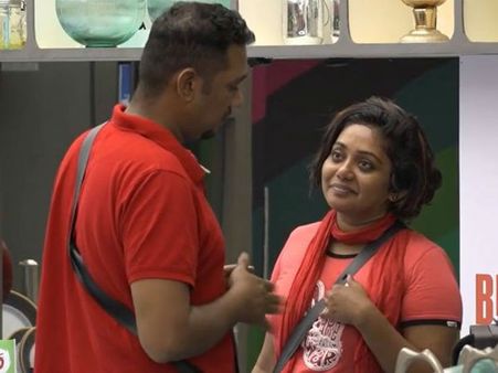 ശ്രീനിയും പേളിയും പോലെയാവണം! അനുകരിക്കാന്‍ ഹിമയുടെ ശ്രമം! പിടികൊടുക്കാതെ സാബുവും, കാണൂ!