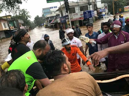 രക്ഷാപ്രവർത്തനത്തിൽ മേജർ രവിയും!! രക്ഷപ്പെടുത്തിയത് 200ഓളം പേരെ,ആദ്യം ഉപയോഗിച്ചത് ട്യൂബ്