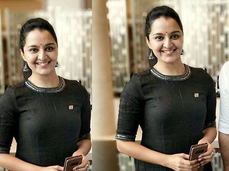 ആത്മഹത്യയല്ല പരിഹാരം.. പ്രളയബാധിതരെ പ്രചോദിപ്പിച്ച് മഞ്ജു വാര്യരുടെ വാക്കുകള്‍.. കാണൂ!