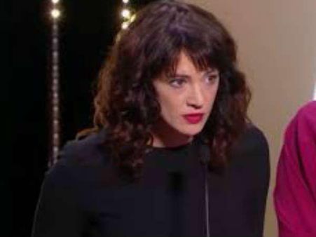 അമ്മയായി അഭിനയിച്ചു!! 17ാം വയസ്സിൽ ഹോട്ടൽവെച്ച്, നടിക്ക് നേരെ പീഡനാരോപണവുമായി യുവനടൻ