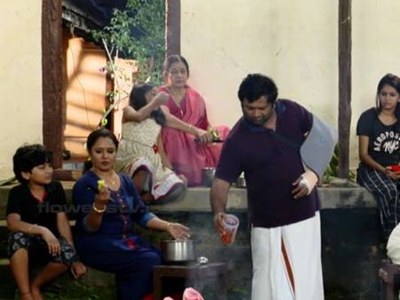 ഉപ്പും മുളകിലേക്കുള്ള ഭാസിയുടെയും രമയുടെയും തിരിച്ചുവരവ് കലക്കി! ഓണാഘോഷം പൊളിച്ചടുക്കി! കാണൂ!