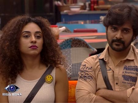 ശ്രീനിഷിനെ ഒഴിവാക്കാന്‍ പേര്‍ളിയുടെ ശ്രമം! കൈയോടെ പിടികൂടി മോഹന്‍ലാലിന്റെ താക്കീത്, വീഡിയോ കാണാം..