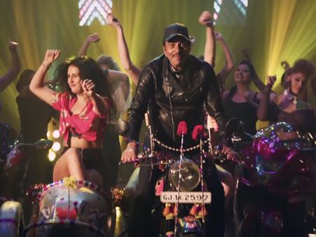 ഡിയോൾ ഫാമിലി വീണ്ടും നിരാശരാക്കിയോ? “യമ്‌ല പഗ്‌ല ദീവാന ഫിര്‍ സെ” - റിവ്യൂ