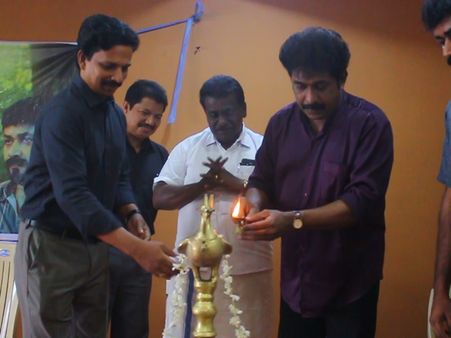 പ്രേംകുമാര്‍ തിരിതെളിച്ചു, ഹൃദ്യം തിരുവനന്തപുരത്ത് തുടങ്ങും!