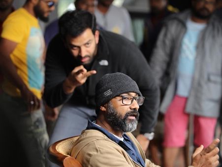 പൃഥ്വിരാജ് എന്ന ഡയറക്ടറെ പ്രശംസിച്ച് സുജിത് വാസുദേവ്! ലൂസിഫര്‍ പ്രതീക്ഷകള്‍ വാനോളം!