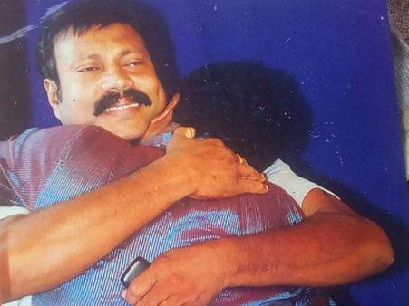 ഈ ചിത്രത്തിന് പിന്നിൽ ഒരു സ്നേഹത്തിന്റെ കഥയുണ്ട്! മണിയുമായുളള അനുഭവം പങ്കുവച്ച് സഹോദരൻ...