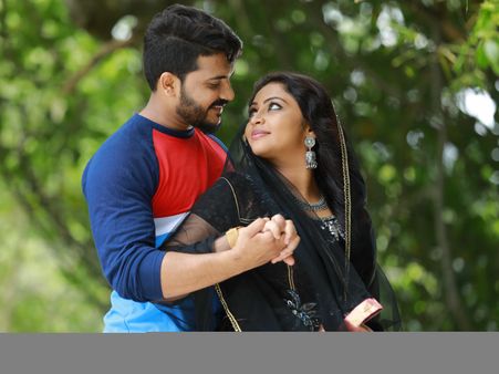 കാഞ്ചന മാലയ്ക്കും മൊയ്തീനും ശേഷം മുക്കത്ത് നിന്ന് വീണ്ടുമൊരു പ്രണയകഥ!! 'എന്റെ കിത്താബിലെ പെണ്ണ്'