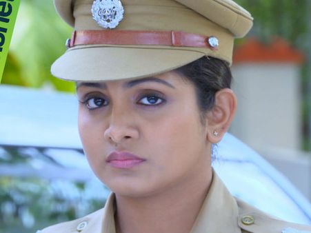 ദീപ്തി ഐപിഎസിനെ നയിച്ചത് നിങ്ങള്‍! ഗായത്രിക്ക് നന്ദി പറയാനുള്ളത് ഇവരോട്! ആരോടാണെന്നറിയുമോ?