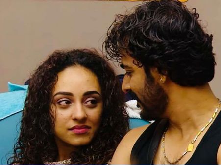 ആ മോതിരം തന്നപ്പോഴാണ് അടുപ്പമായത്! ഇമവെട്ടാതെ നോക്കിനിന്നു! പ്രണയനിമിഷത്തെക്കുറിച്ച് പേളി!
