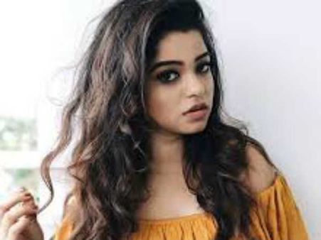 നിങ്ങൾ മയക്കുമരുന്നിന് അടിമയാണോ? രണത്തിലെ താരത്തിനോട് ആരാധകന്റെ ചോദ്യം...