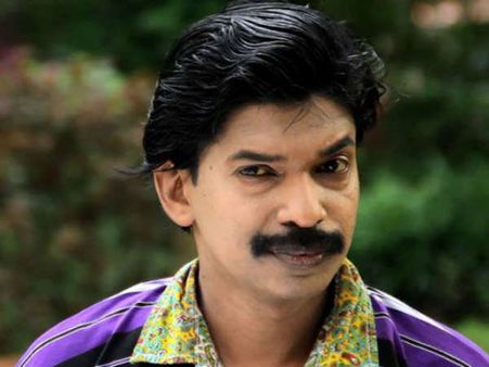 തെറ്റ് ചെയ്യേണ്ടവര്‍ ചെയ്തുകൊണ്ടേ ഇരിക്കും! ശബരിമല സ്ത്രീ പ്രവേശനത്തെ കുറിച്ച് സന്തോഷ് പണ്ഡിറ്റ്