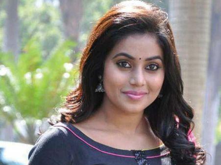 ഒരു നോക്ക് കണ്ടപ്പോൾ തന്നെ ഇഷ്ടപ്പെട്ടു!! ഹണിമൂൺസ്ഥലം വരെ കണ്ടുപിടിച്ച് ഷംന കാസീം