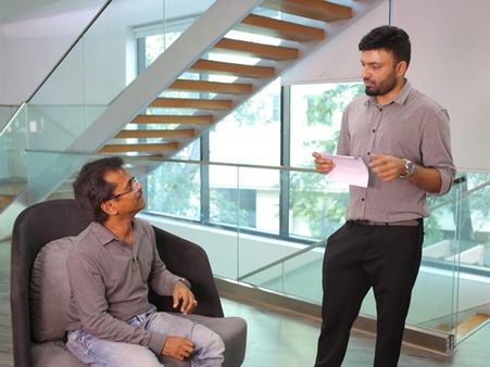 ശിഷ്യന്റെ ചിത്രത്തിലൂടെ നടനായി ക്യാമറയ്ക്ക് മുന്നിലേക്ക് എആര്‍ മുരുകദോസ്!