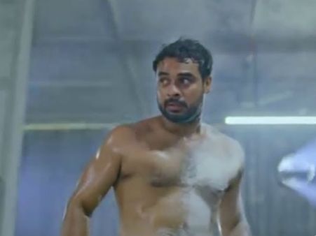 ഇക്കുറി പ്രണയ നായകനല്ല!! പ്രേക്ഷകരെ ഞെട്ടിച്ച് ടൊവിനോ, ഒരു കുപ്രസിദ്ധ പയ്യന്‍ ട്രെയിലര്‍ പുറത്ത്