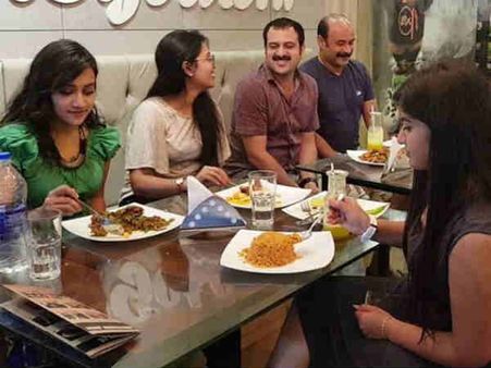 ഭാര്യയിലെ ഭീകരന്‍മാര്‍ ഒരുമിച്ചെത്തിയപ്പോള്‍! ഇവരിലാരാണ് വില്ലന്‍! തീരുമാനം നിങ്ങള്‍ക്ക്! കാണൂ!