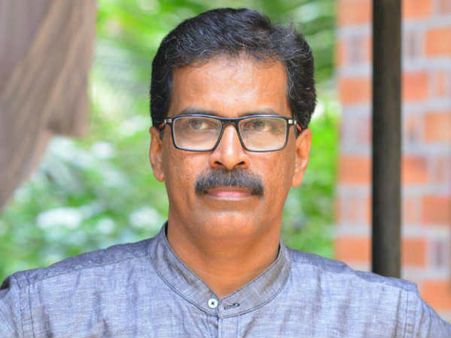 തിക്കുറിശ്ശി ഫൗണ്ടേഷന്‍ പിആര്‍ഒ പുരസ്‌കാരം അജയ് തുണ്ടത്തിലിന്